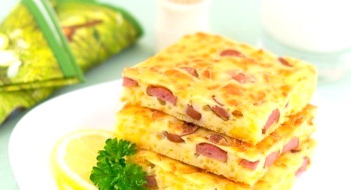 Пирог с сыром и сосисками
