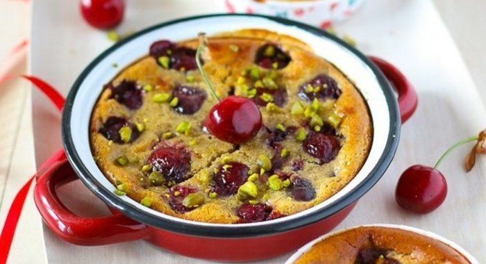 Клафути с рикоттой и фисташками