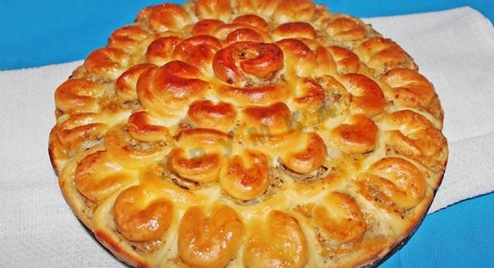 Мясной пирог Хризантема