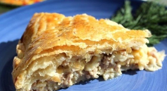 Пирог с фаршем и сыром