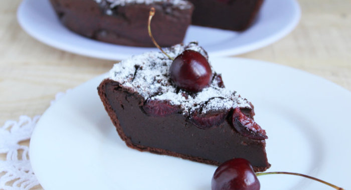 Шоколадный клафути с черешней