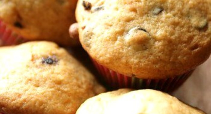 Постные фисташковые маффины с черникой