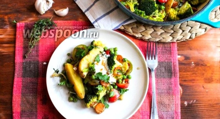 Овощное рагу с брокколи, кабачком и зелёным горошком