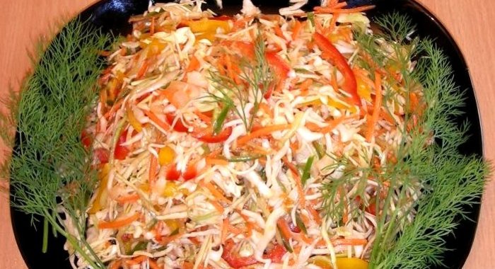 Салат из капусты и сладкого перца