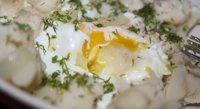 Яичница с цветной капустой и пармезаном