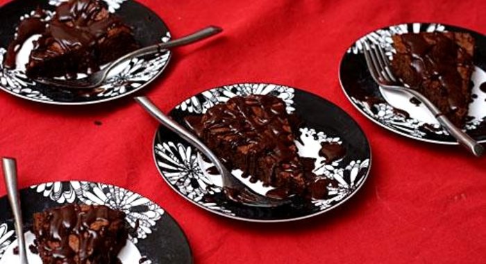 Шоколадный пирог с глазурью