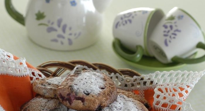 Творожное печенье с вишней