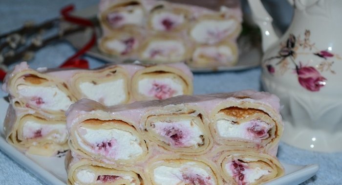 Блинный торт в йогуртовом желе