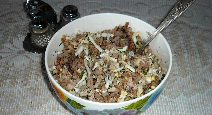 Гречневая каша с яйцами и куриным мясом