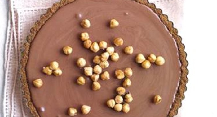 Торт с шоколадным муссом и лесными орехами