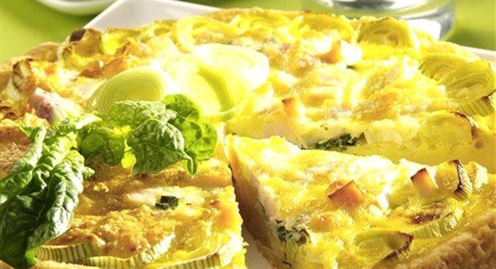 Пирог с луком-пореем и сметаной