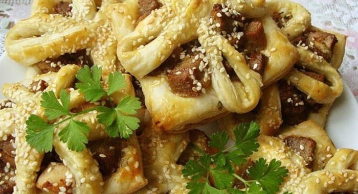 Слойки с мясом