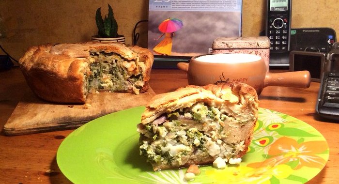 Пирог со щавелем, сыром и яйцами