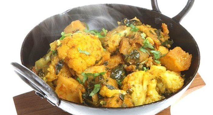 Цветная капуста с картофелем в индийских специях