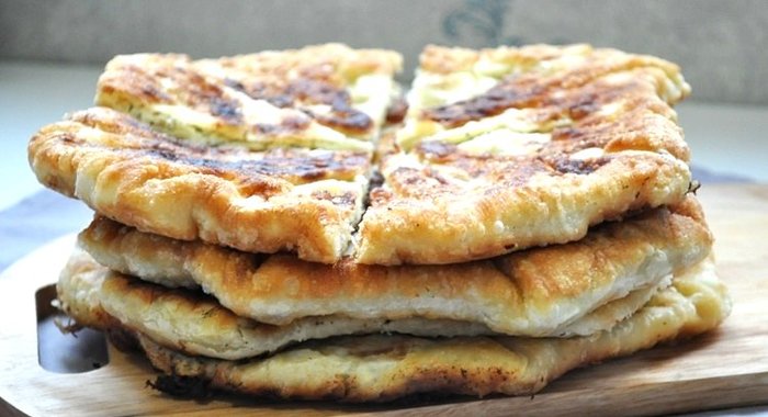 Тонкие лепешки с зеленью