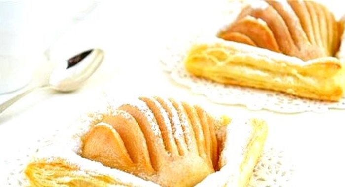 Слойки с грушей