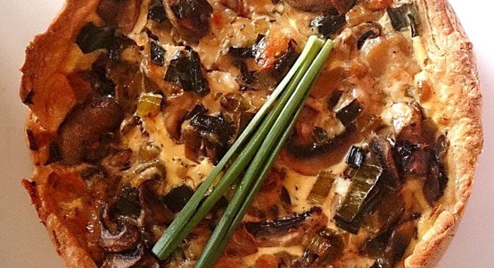 Киш с грибами и луком-пореем