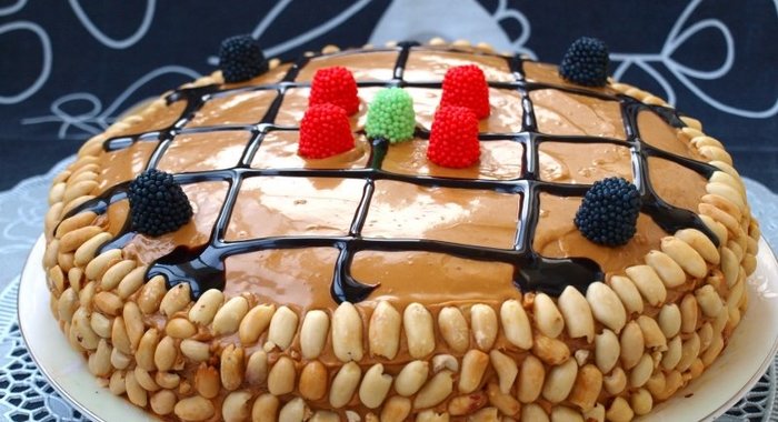 Бисквитный торт с кремом из варёной сгущёнки