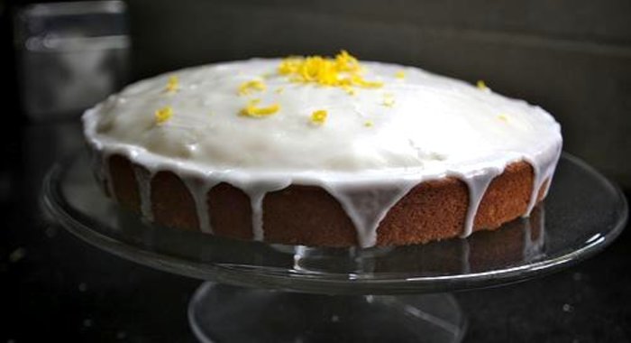 Пряный лимонный пирог с глазурью