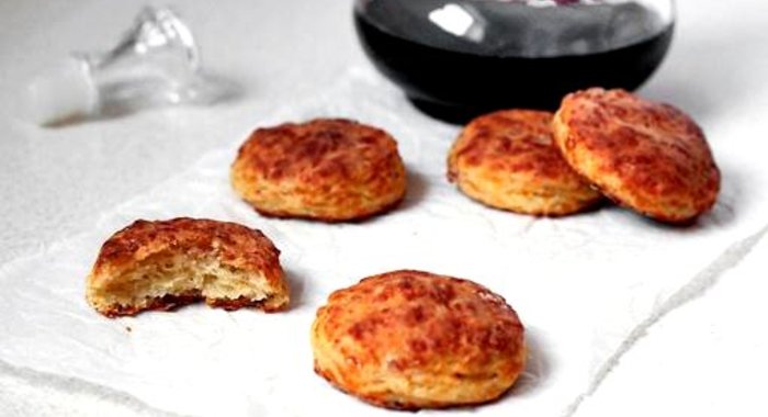 Галеты из бекона и сыра