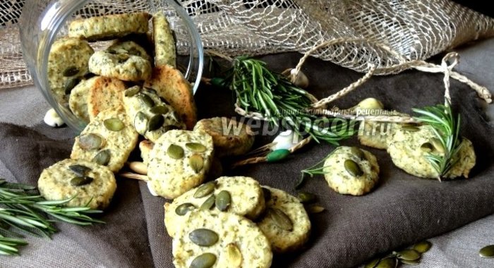 Печенье с розмарином и тыквенными семечками
