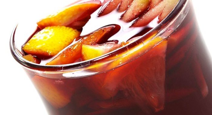 Яблочный глинтвейн с куантро, анисом, клюквой и корицей