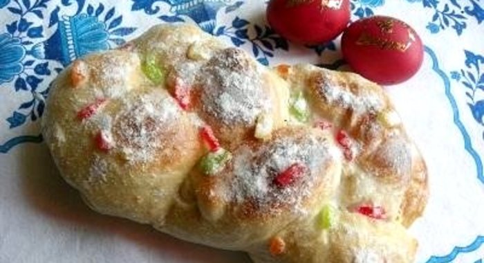 Плетенка-кулич с цукатами и цедрой лимона