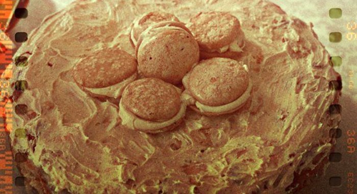 Торт с творожным кремом и меренгами