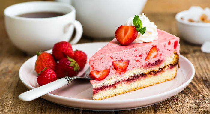 Йогуртовый торт с клубникой