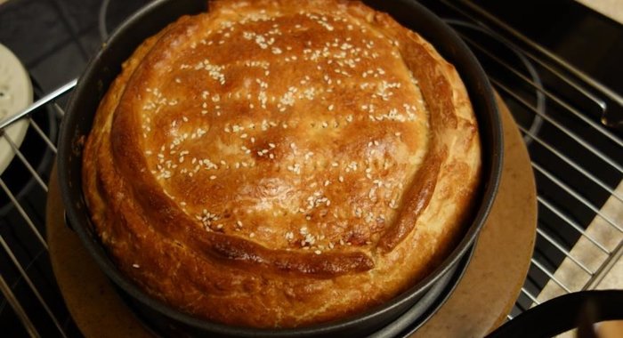 Пирог с рыбой и квашеной капустой