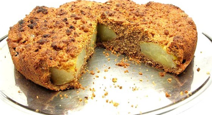 Жареный грушевый пирог с фундуком