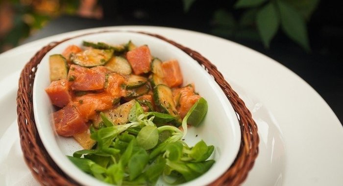 Творожный песочный пирог с курагой и черносливом