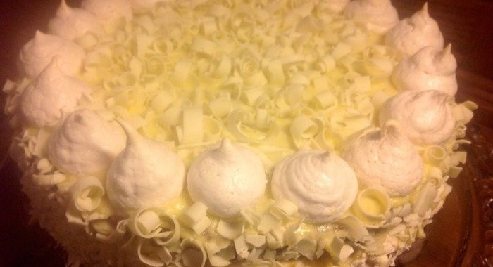 Торт из белого шоколада с безе