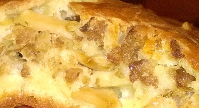 Пирог мясной с грибами на сырном тесте