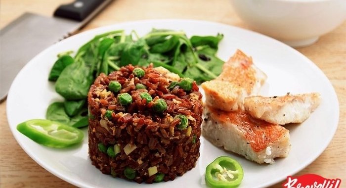 Красный рис с рыбой