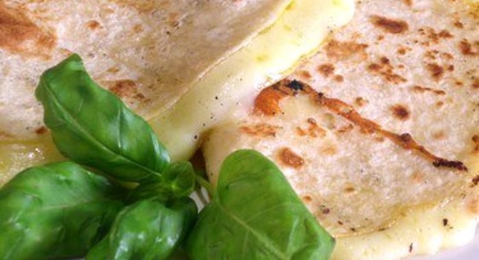 Тортильи с сыром и орегано на гриле