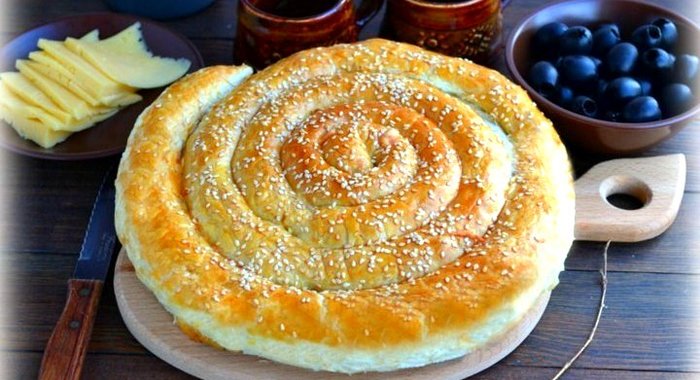 Слоеный пирог по‑деревенски с фасолью и сыром