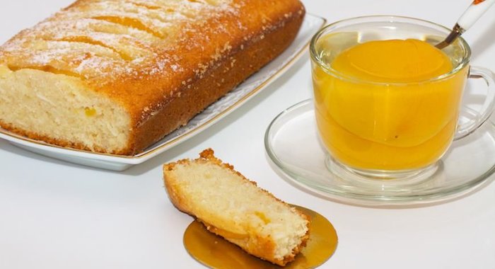 Постный кекс-манник с кокосом и персиками