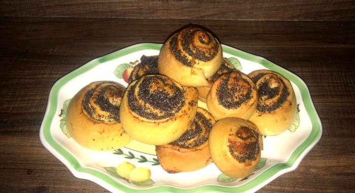 Сдобные булочки с маком