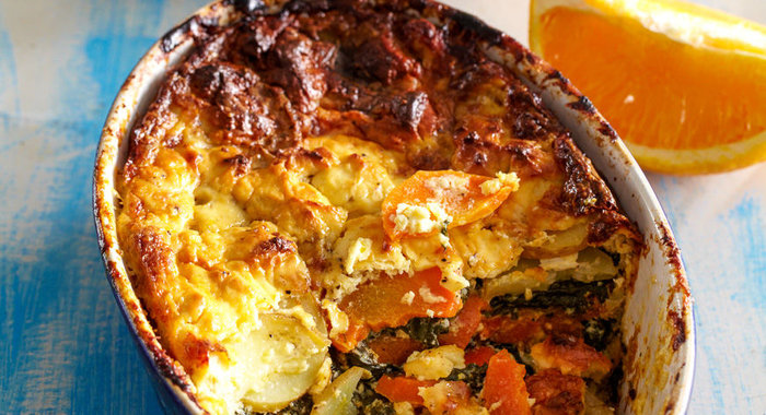 Запеканка из шпината, картофеля и моркови с апельсиновой цедрой