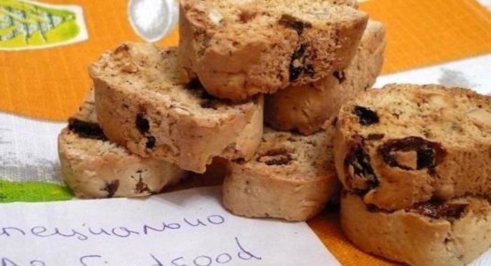 Бискотти с орехами и изюмом
