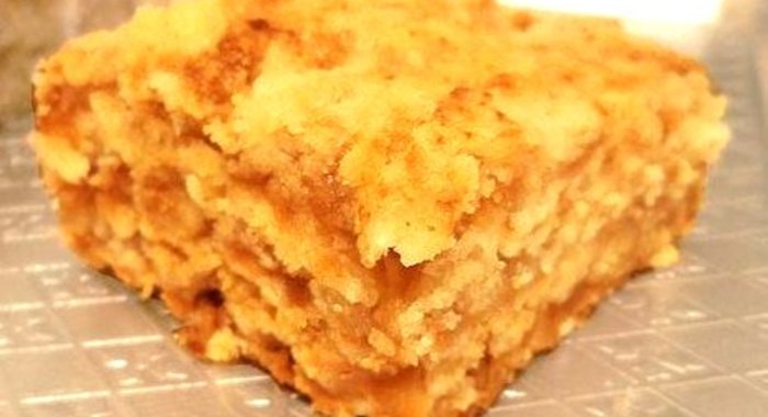 Пирог с яблоками и манкой