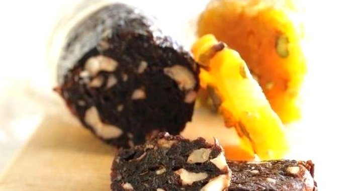 «Колбаска» из лесных орехов и чернослива