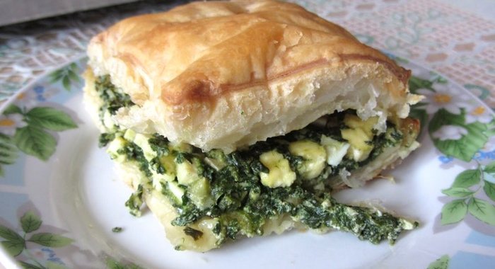 Слоеный пирог со шпинатом