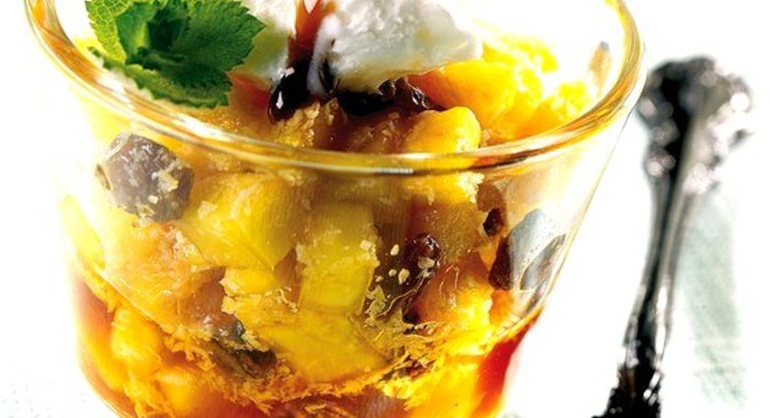 Карамелизованный ананас с изюмом и кокосом