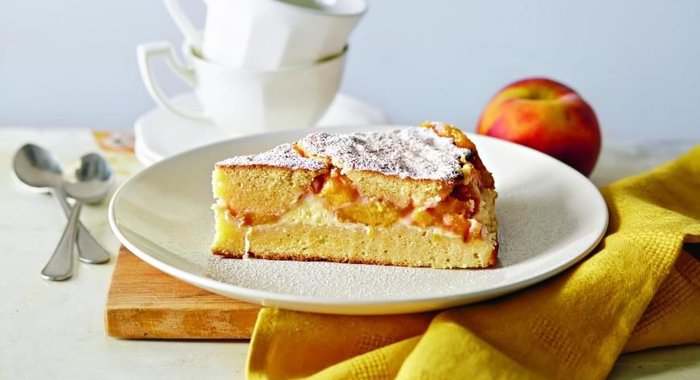 Пирог с творогом и персиками