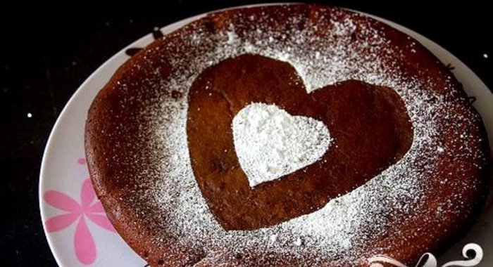 Шоколадный пирог с сердцем