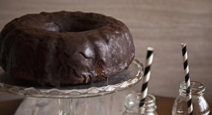 Шоколадный торт в глазури