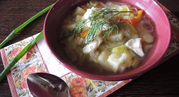 Рыбный суп уха из минтая