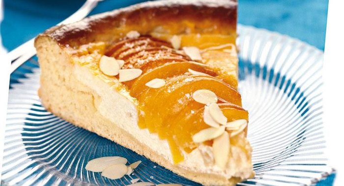 Пирог из абрикосов с творогом